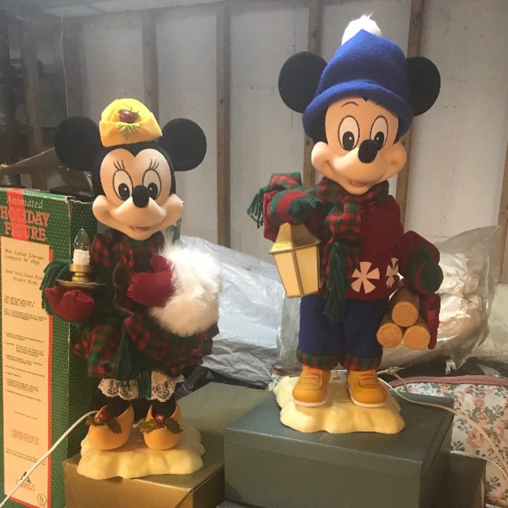 Animated Mickey & Minnie Christmas Figure